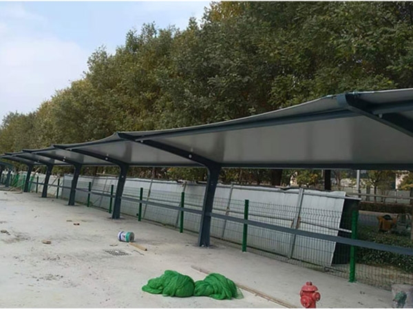 膜結構自行車棚