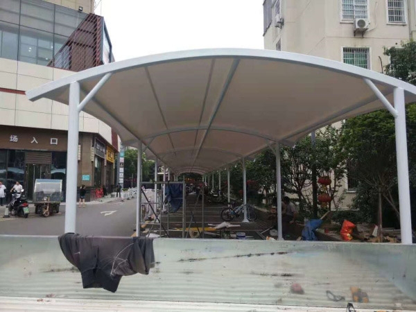 膜結構自行車棚